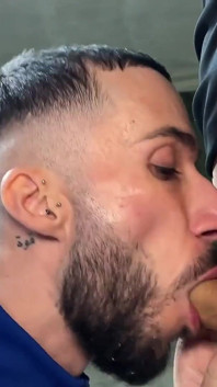 Suce et avale cette grosse bite arabe