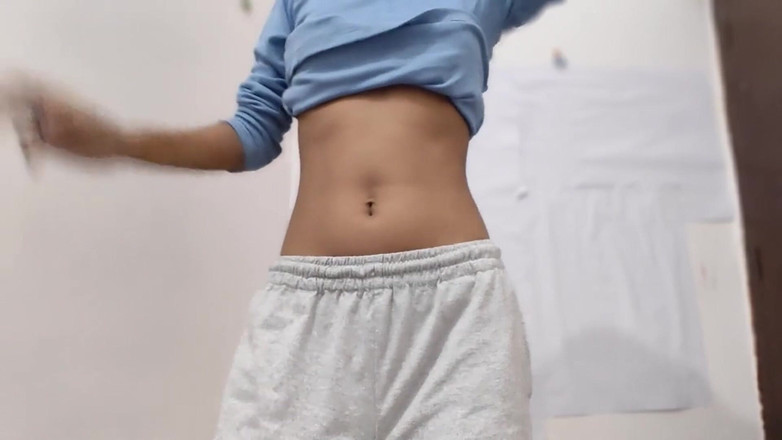 desigirl93: Indisches desi college college teen mädchen kleide wechseln &amp;masturbation Neues video...