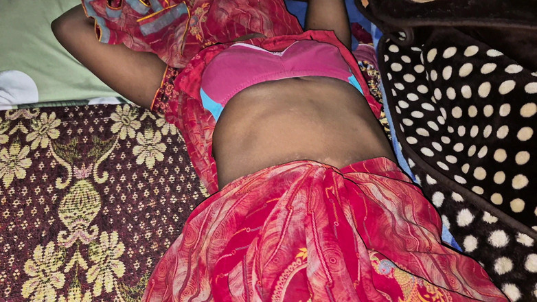 ExcitedWomen: 자정에 침실에서 섹스하는 인도 인도 의붓 여동생