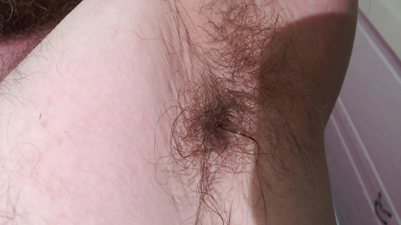 Hunky time: Um Alfa Peludo E Suas Áreas Suadas E Peludas.