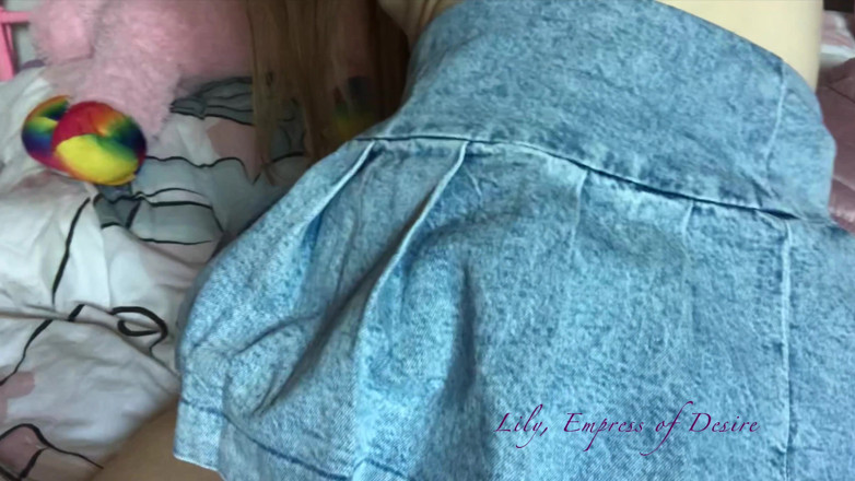 Lily, Goddess of Desire: Mastürbasyon yapıyor ve birçok gerçek orgazm yaşar