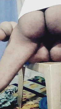 Bhabhi Hon fångade sin svågers Penis och suger den och knullade sin svägerska.