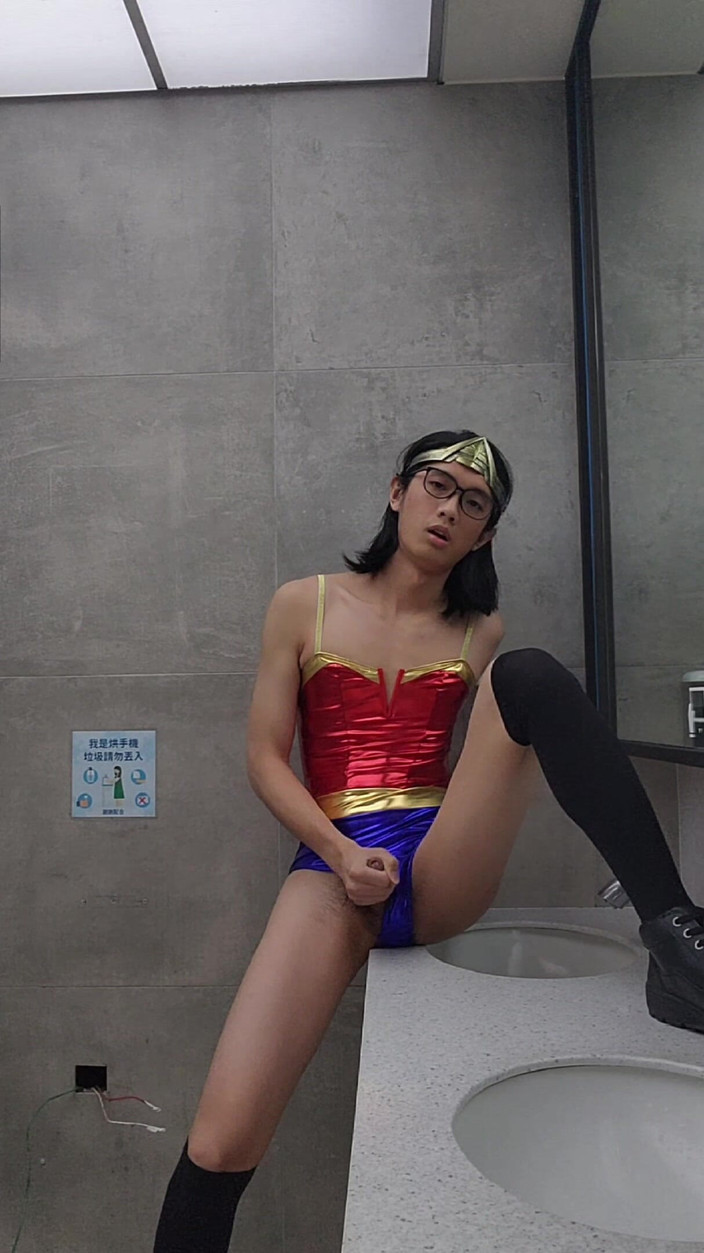 NotAFuta: Wonder Woman Exhibitionist