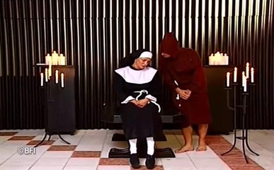 Hardcore Lovers of the world: Une nonne se fait baiser sa chatte poilue