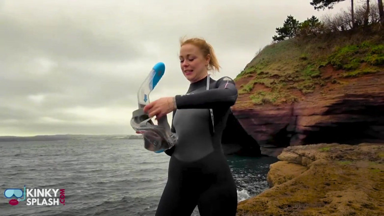 UKCuteGirl Lucy Lauren: Pertunjukan fesyen lifejacket wetsuit dengan Lucy &amp; Zoe