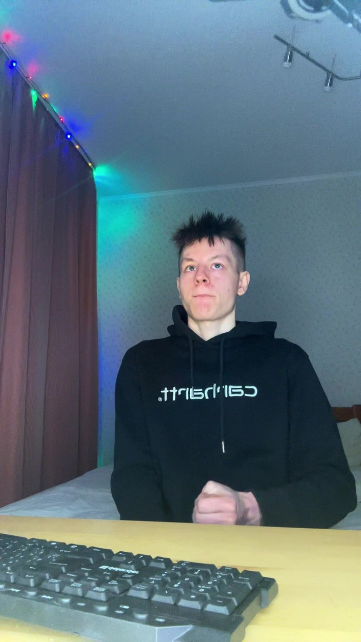 Morflot24: Hladím ho rychle a drsně, dokud není pokryta celá moje...