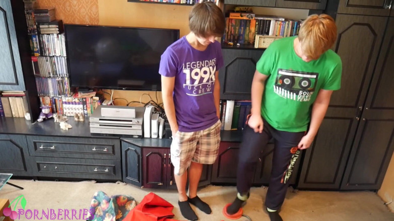 Ethan Alex: Thin, black socks footjob and rubber pump