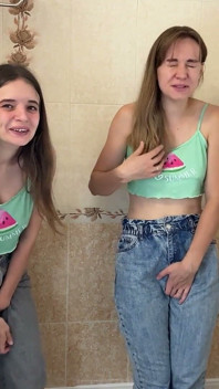 Ragazze disperate in jeans