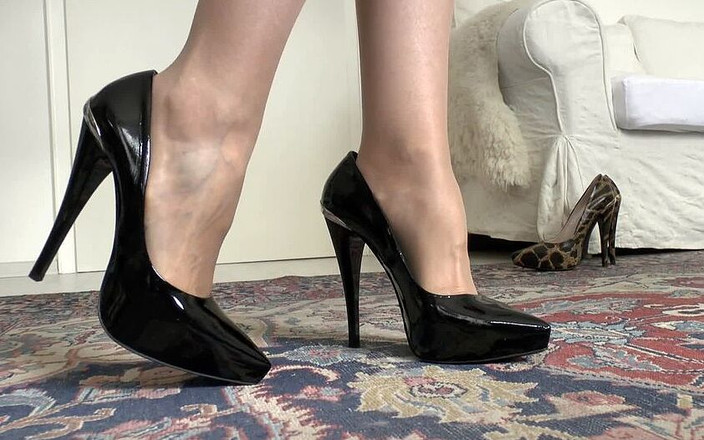 Lady Victoria Valente: Lady Victoria Valente - ハイヒールとJOIで歩く2足のハイヒールのデモンストレーション