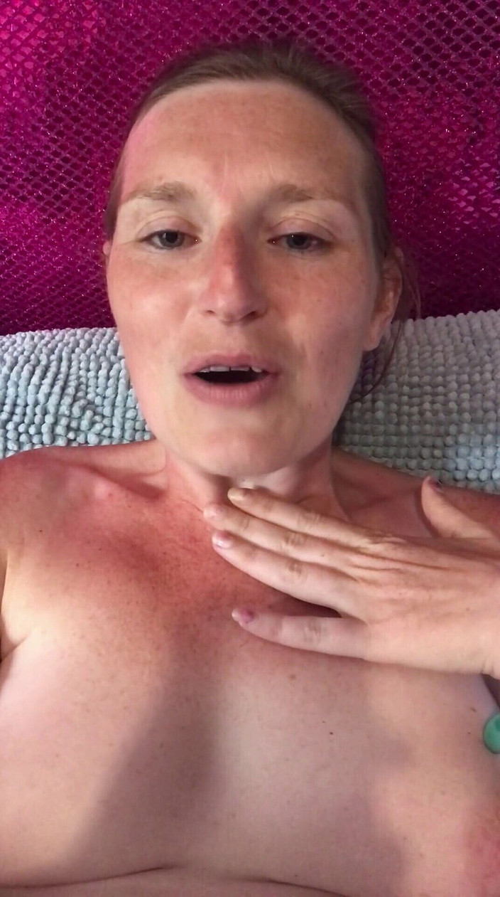 MistressWriggler: Sudut pandangan pertama saya berpusing pada fav saya semasa melancap...