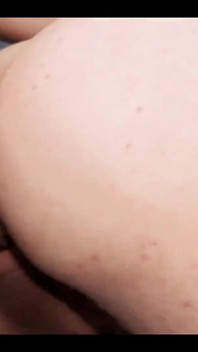 Twee bbw-milfs met dikke kont geven me een geweldige pijpbeurt en ik neuk ze goed