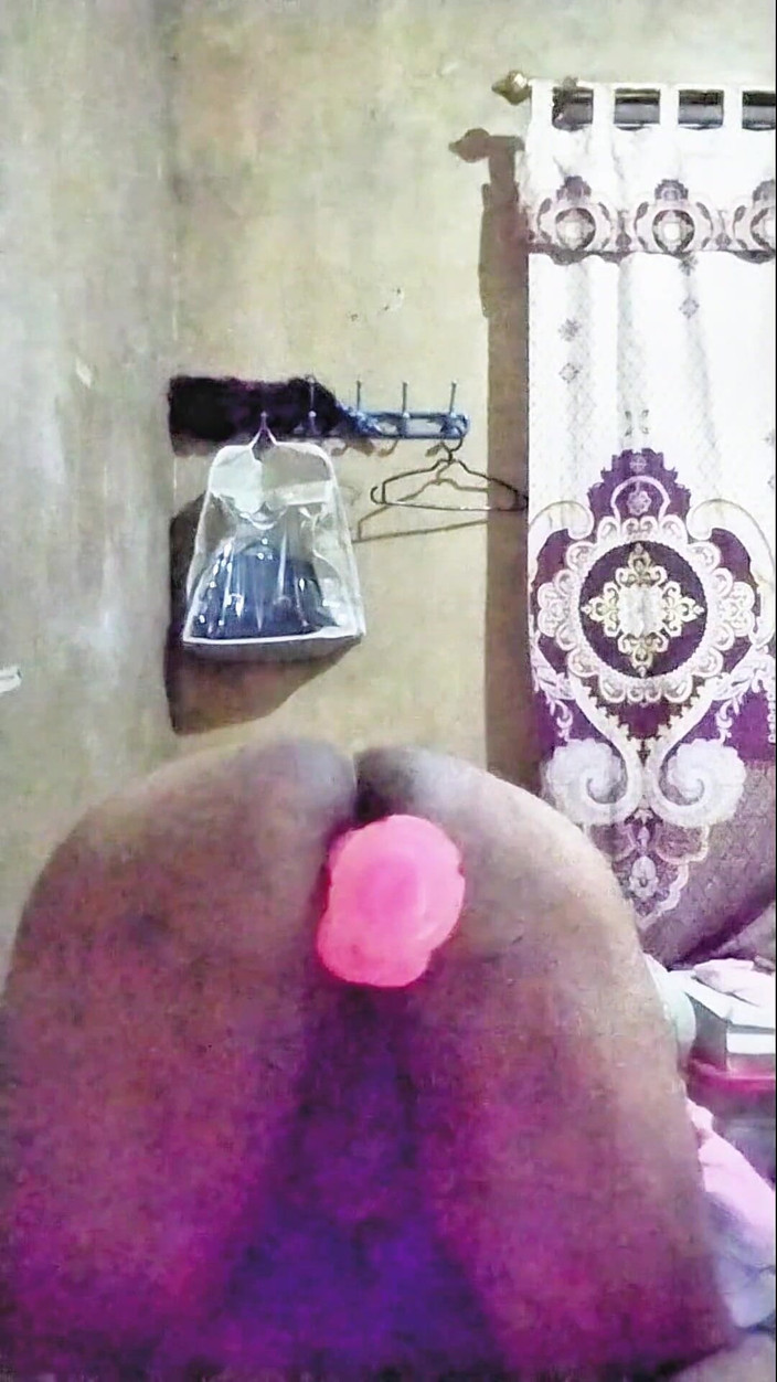 Ivvy Crossdresser: La trans con il velo indossa l'uniforme per le fantasie...