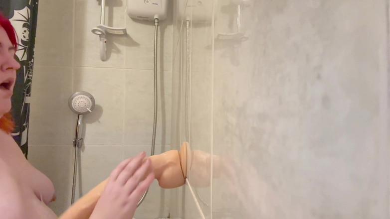 Quinnicide: Femeie mare și țâțoasă distracție cu vibrator