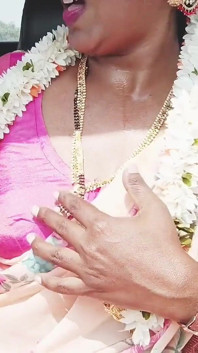 Hintli araba seksi Telugu Saree ev hanımı husbend'in arkadaşıyla sikişmek için araba yolculuğu. Telugu edepsizce konuşuyor.