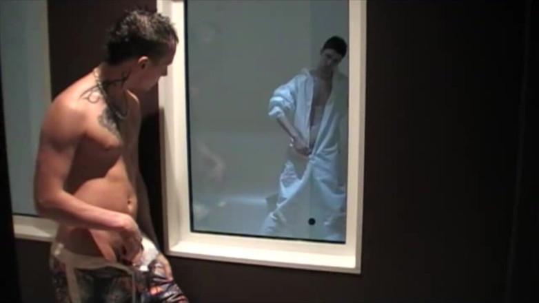 Jess Royan XXX: Festa del sesso a tre in una sauna