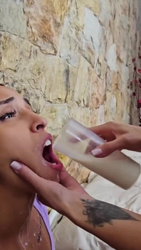 enima lesbiyan nigalne ka khel - sidhe srot se doodh niglen
