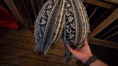 Memantulkan pantat imut ke dia