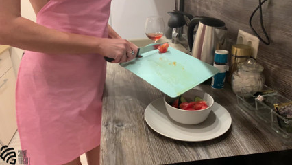 LizaVirgin: Liza in the kitchen Salad with squirt