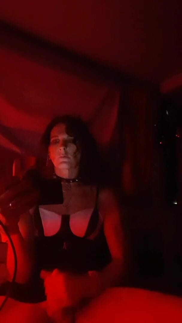 Badbitch6669: Неслухняний транс дрочка