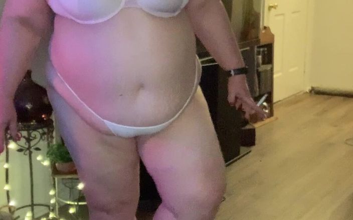 BlancaGirlBBW: La belleza fumada en tacones rojos