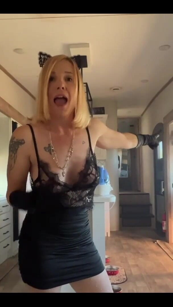 It’s Halloween and My Stepmom’s Horny (Shiny cock films) It’s Halloween and My Stepmom’s Horny (Shiny cock films)