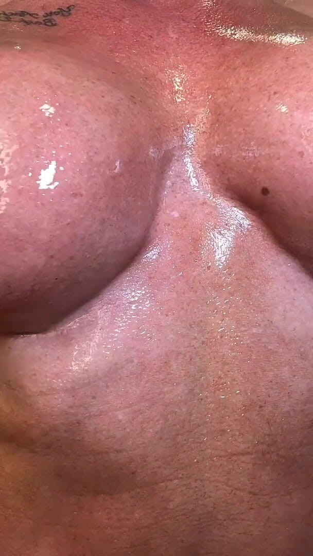 Kandylegsxxx: Secretskandys ในห้องน้ําโรงแรมกล้ามน้ํามันยืดหยุ่น