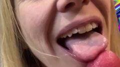 Jane Cane: 最初は舌で君の頭の先を嬲ります。濡れても、お口の温もりを感じさせない