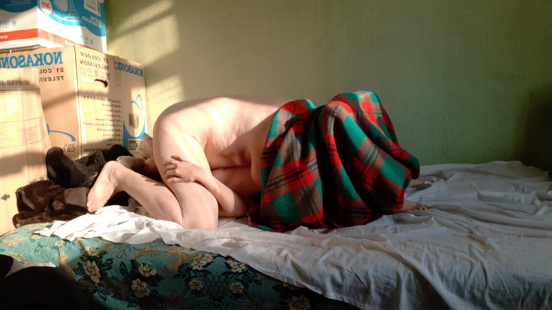 Lesbian-illusion: Position torride en 69 entre deux voisines lesbiennes