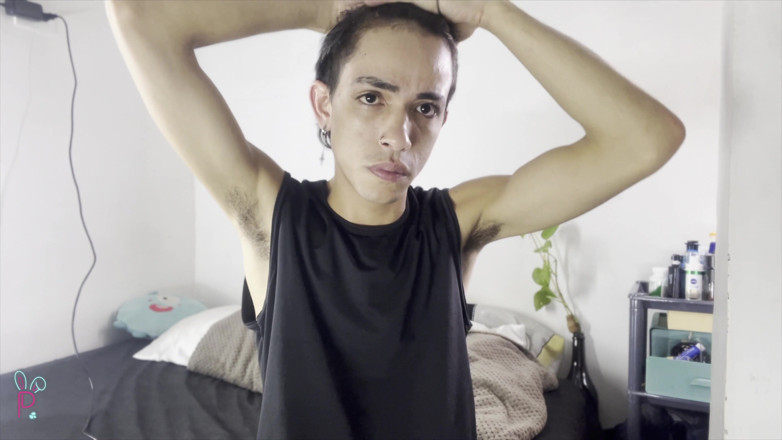 Isak pervert: 巨大な22cmコックを持つベネズエラは、彼のタイトな玩具で彼のミルクを取得します