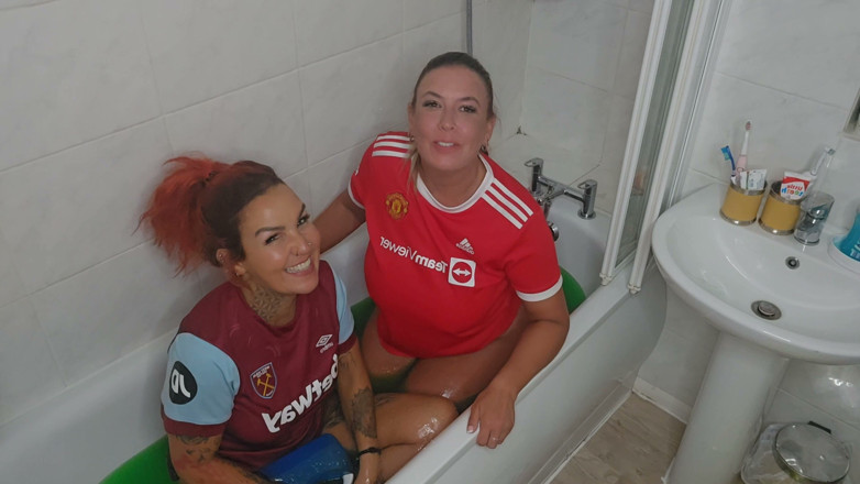 Maisie Lewis: Maisie Lewis &amp; Naughty Girl V nemen een gungebad