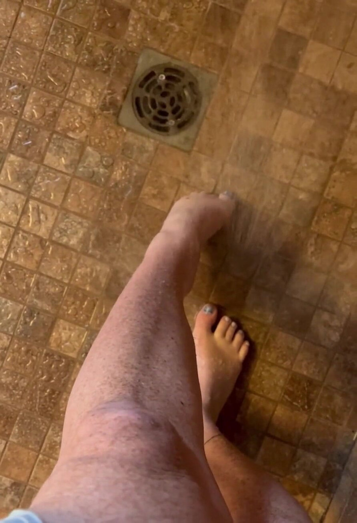 RedGemi: 用我的脚洗澡时间