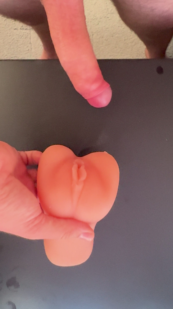 SoloEdgeMaster: Jävla fitta leksak och sperma inuti creampie