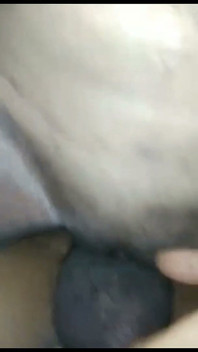 Jag låter min sperma äta på min granne efter att ha knullat henne