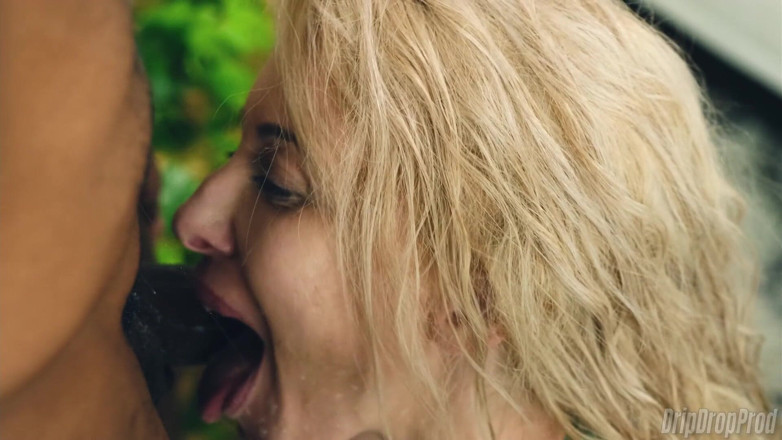 DripDrop Productions: Picurare Ciel este o curvă cumkini umedă în bikini care se îneacă în...