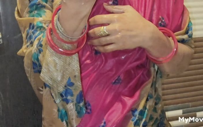 Desisexycpl123: Priya la bhabhi prend un bain complet et se fait...