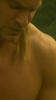 Western Meadow Sex - Si blonde kerinting dalam stoking dikongkek gaya doggy dalam rumput