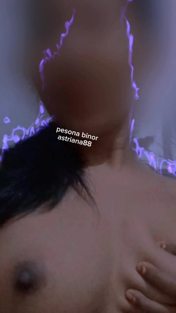 Astriana88: J.j. Herlina炫耀她的