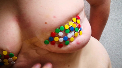 Bouncy Tits Action: おっぱいと画鋲