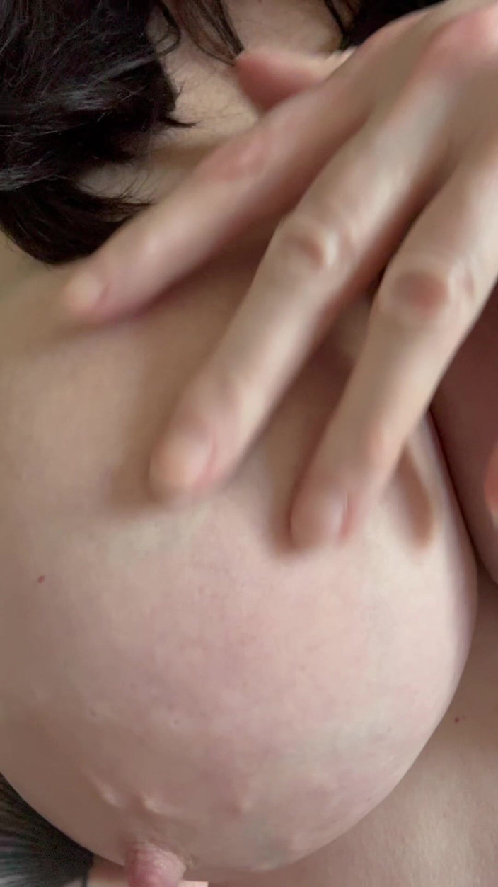 BlueEyesNoLies: Liebe mich, 40DD es