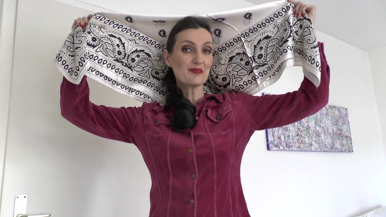 Lady Victoria Valente: Trình diễn khăn trùm đầu satin đẹp, JOI, Lady Victoria Valente