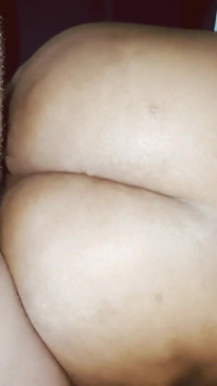 Tante semok msanzi lagi asik ngentot kontol besar pria kulit hitamku, dia pengen aku crot di dalam memeknya