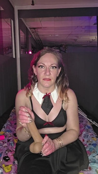 Joi ragazza amputata si masturba e viene