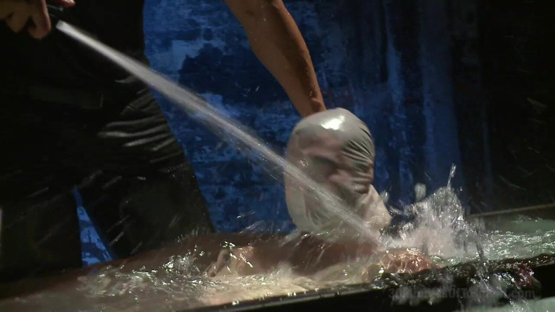 30 Minutes of Torment: Un jock bi sans expérience BDSM se fait tourmenter à l’extrême