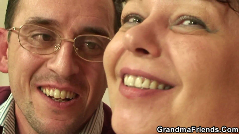 Grandma Friends: Intervista ad una pornostar matura (versione pov)