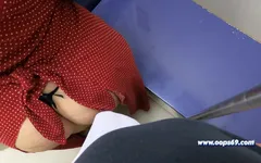 Mi esposa masturba a un hombre extraño en tren