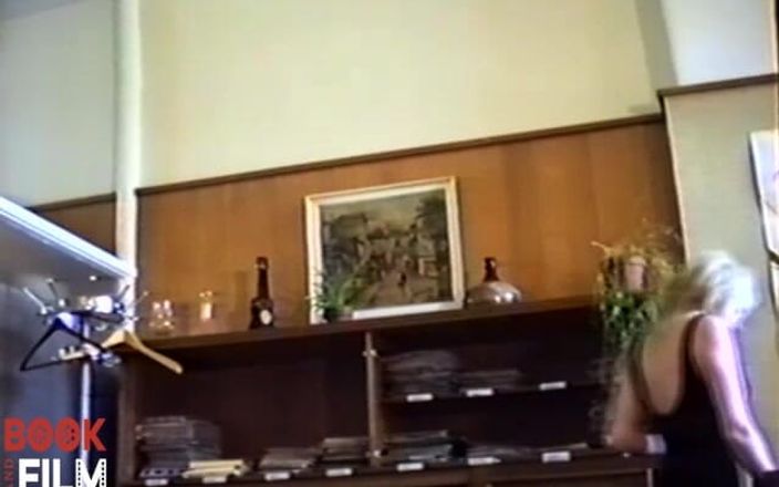 Teenies exposed: Záhadná vášeň nesestříhaná škádlení