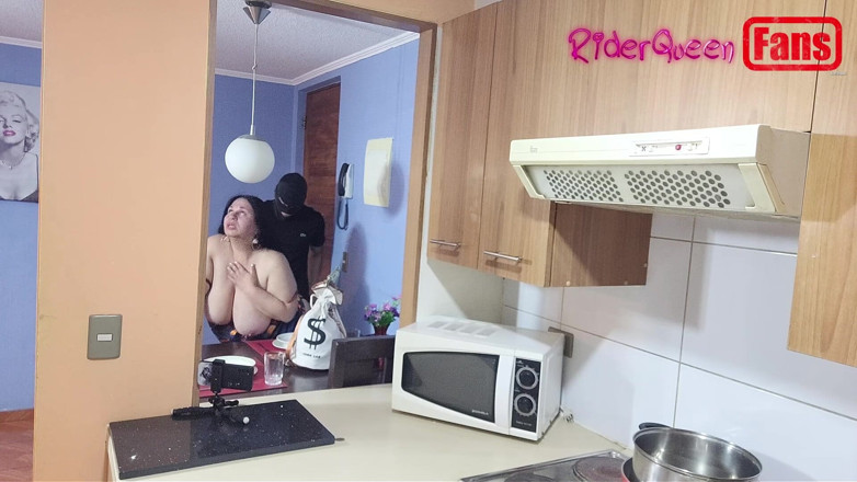 Riderqueen: Video untuk penggemar: aku dientot sama cowok bertopeng di dapur