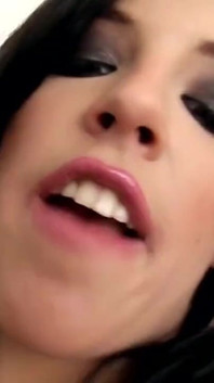 Double bites énormes pour Dominique Dolce et Vanessa - partie n° 01