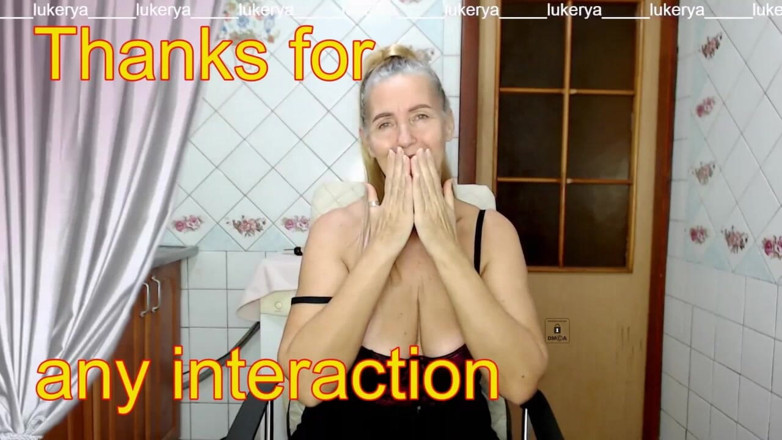 Lukerya: Lukerya chatta in cucina in biancheria intima nera trasparente