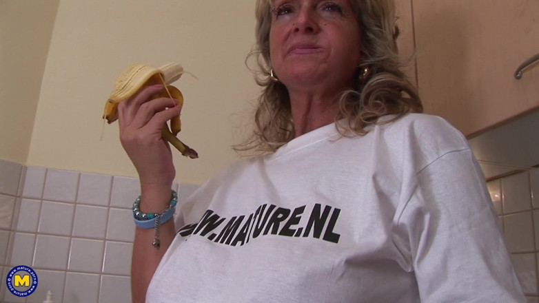 Mature NL: Blonde MILF and Food Play
